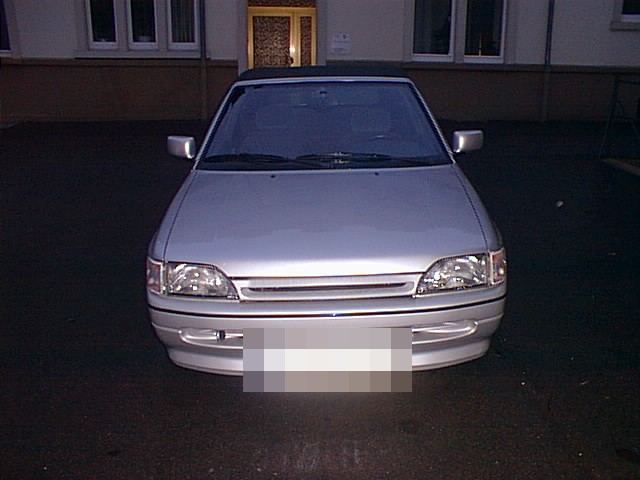 Front mit geschlossenem Verdeck